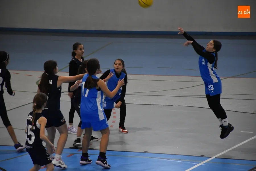 Foto 2 - #M [27-28 ENE] 1&ordf; victoria ante su afici&oacute;n del Alev&iacute;n de la Escuela de Baloncesto de Ciudad Rodrigo