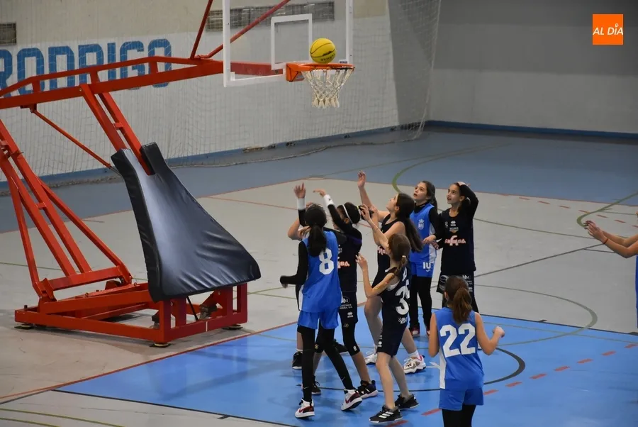 Foto 3 - #M [27-28 ENE] 1&ordf; victoria ante su afici&oacute;n del Alev&iacute;n de la Escuela de Baloncesto de Ciudad Rodrigo