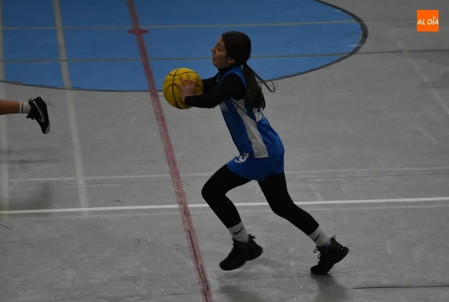 Foto 4 - #M [27-28 ENE] 1&ordf; victoria ante su afici&oacute;n del Alev&iacute;n de la Escuela de Baloncesto de Ciudad Rodrigo