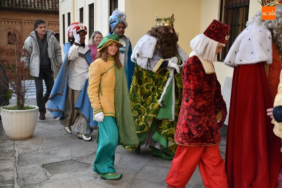 Foto 5 - Los Reyes se dan una vuelta por las residencias de ancianos de Ciudad Rodrigo