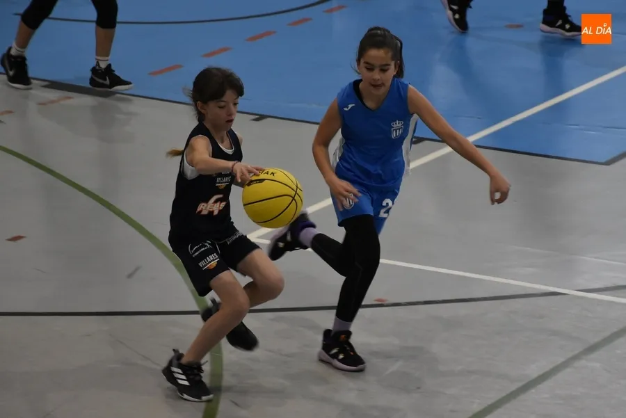 Foto 9 - #M [27-28 ENE] 1&ordf; victoria ante su afici&oacute;n del Alev&iacute;n de la Escuela de Baloncesto de Ciudad Rodrigo