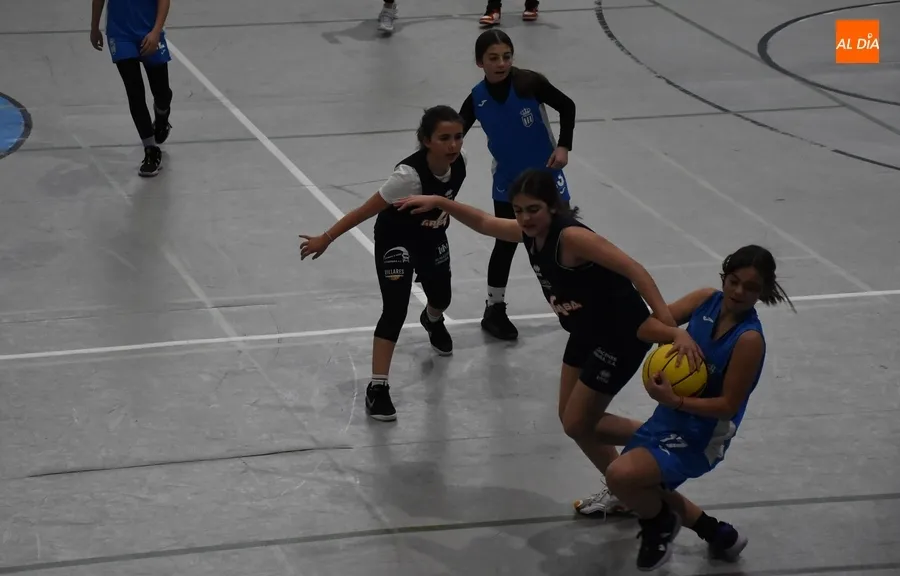 Foto 10 - #M [27-28 ENE] 1&ordf; victoria ante su afici&oacute;n del Alev&iacute;n de la Escuela de Baloncesto de Ciudad Rodrigo