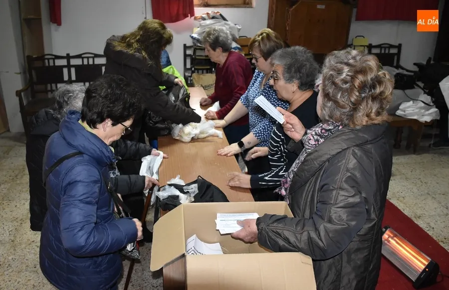 Foto 4 - Enorme demanda de los 7.000 panecitos bendecidos en San Andr&eacute;s