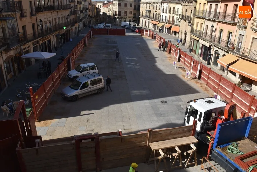Foto 10 - Arranca el montaje del primer tablao tras completarse el &lsquo;rect&aacute;ngulo m&aacute;gico&rsquo;