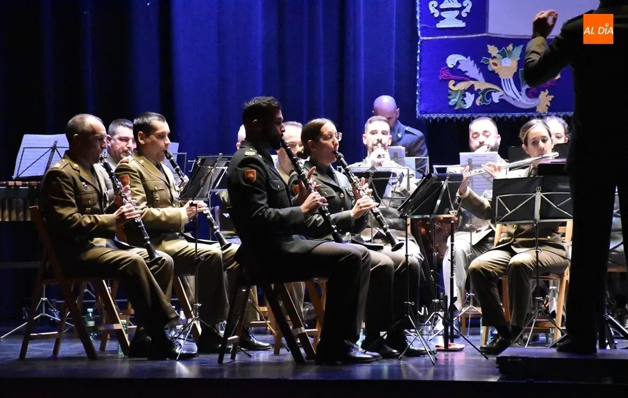 Foto 9 - Ampl&iacute;sima asistencia al Concierto Militar ofrecido por la Divisi&oacute;n San Marcial de Burgos