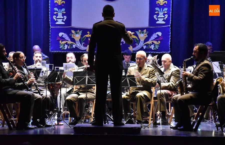 Foto 10 - Ampl&iacute;sima asistencia al Concierto Militar ofrecido por la Divisi&oacute;n San Marcial de Burgos