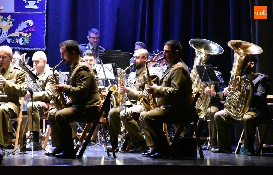 Foto 11 - Ampl&iacute;sima asistencia al Concierto Militar ofrecido por la Divisi&oacute;n San Marcial de Burgos