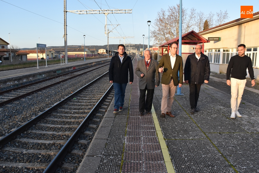 Foto 1 - El Ayuntamiento pedirá una reunión a Óscar Puente para plantearle las reivindicaciones ferroviarias
