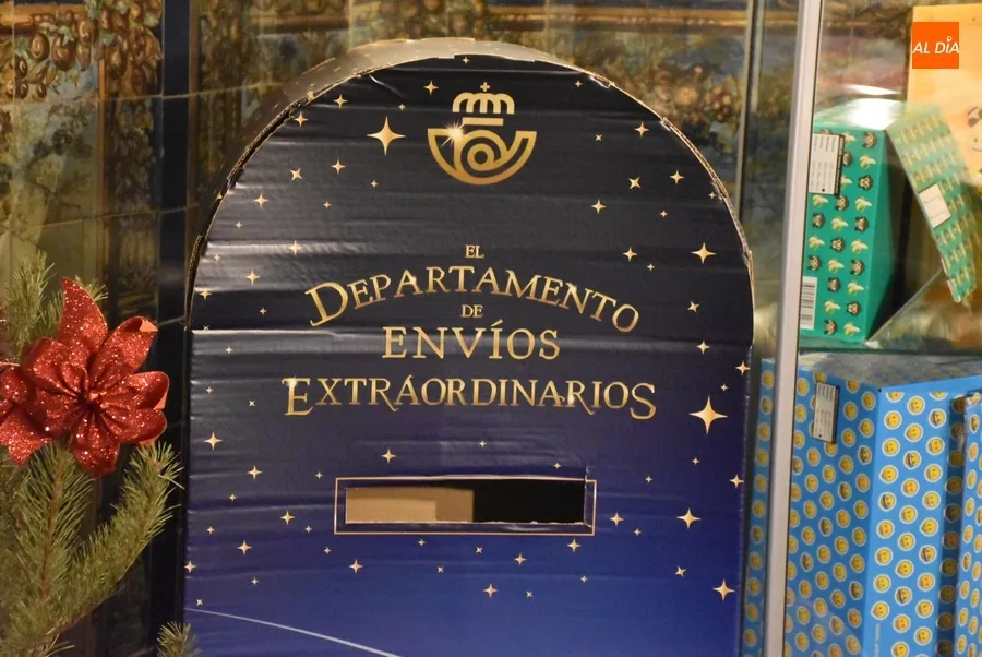 Foto 2 - Habilitado en la Oficina de Correos un buz&oacute;n destinado al &lsquo;Departamento de Env&iacute;os Extraordinarios&rsquo;