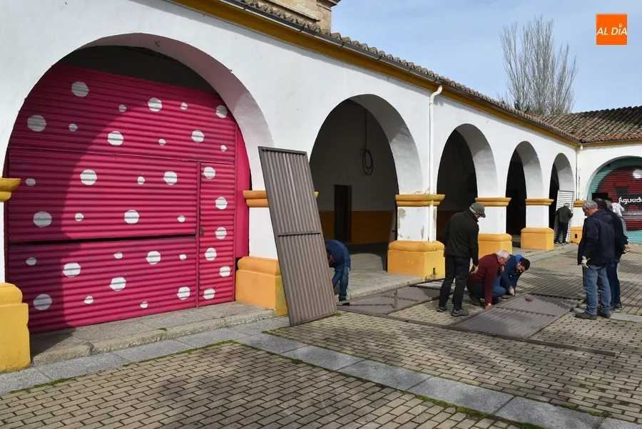 Foto 7 - Pistoletazo de salida al montaje de las casetas carnavaleras