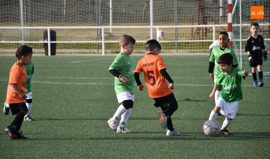 Foto 2 - El Ciudad Rodrigo CF da el pitido inicial a su novedosa Liga Comarcal Prebenjam&iacute;n