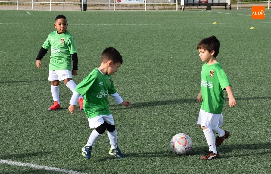 Foto 6 - El Ciudad Rodrigo CF da el pitido inicial a su novedosa Liga Comarcal Prebenjam&iacute;n