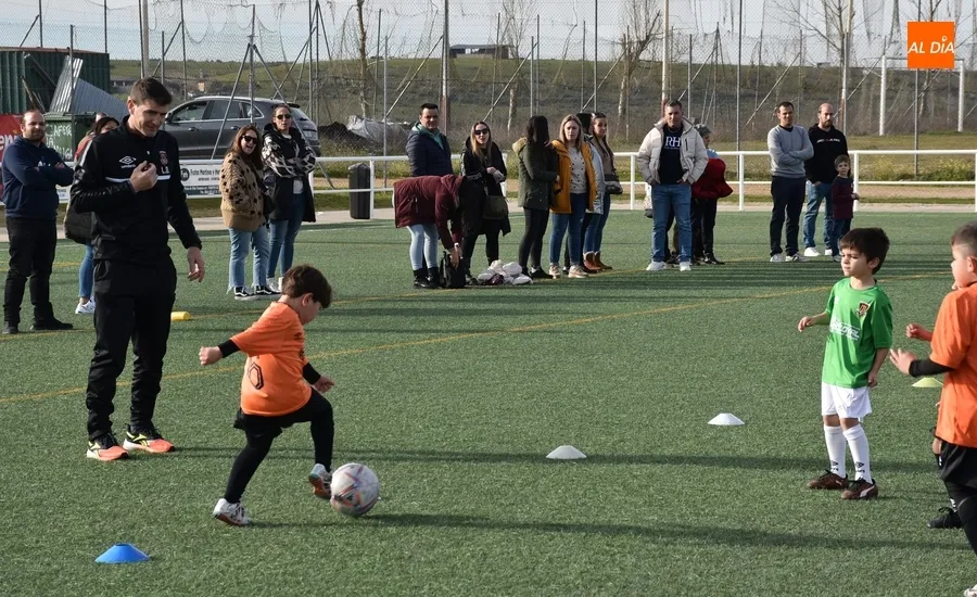Foto 9 - El Ciudad Rodrigo CF da el pitido inicial a su novedosa Liga Comarcal Prebenjam&iacute;n