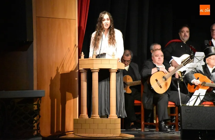 Foto 2 - Antonio Macarro Garc&iacute;a recibe un homenaje por su contribuci&oacute;n al coso taurino carnavalero