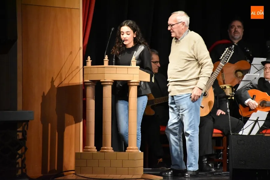 Foto 3 - Antonio Macarro Garc&iacute;a recibe un homenaje por su contribuci&oacute;n al coso taurino carnavalero