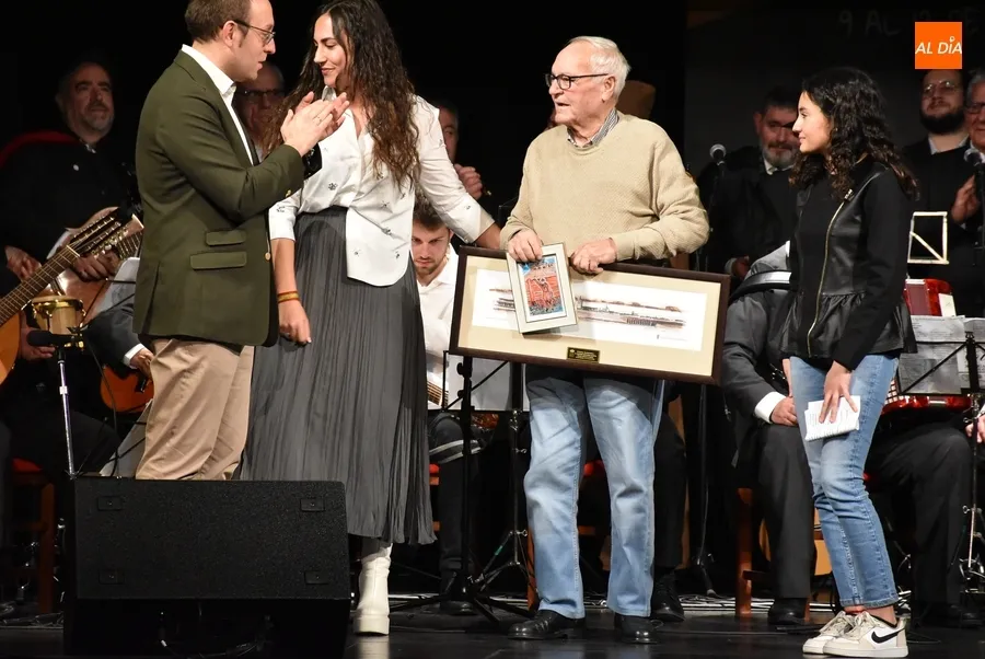 Foto 7 - Antonio Macarro Garc&iacute;a recibe un homenaje por su contribuci&oacute;n al coso taurino carnavalero