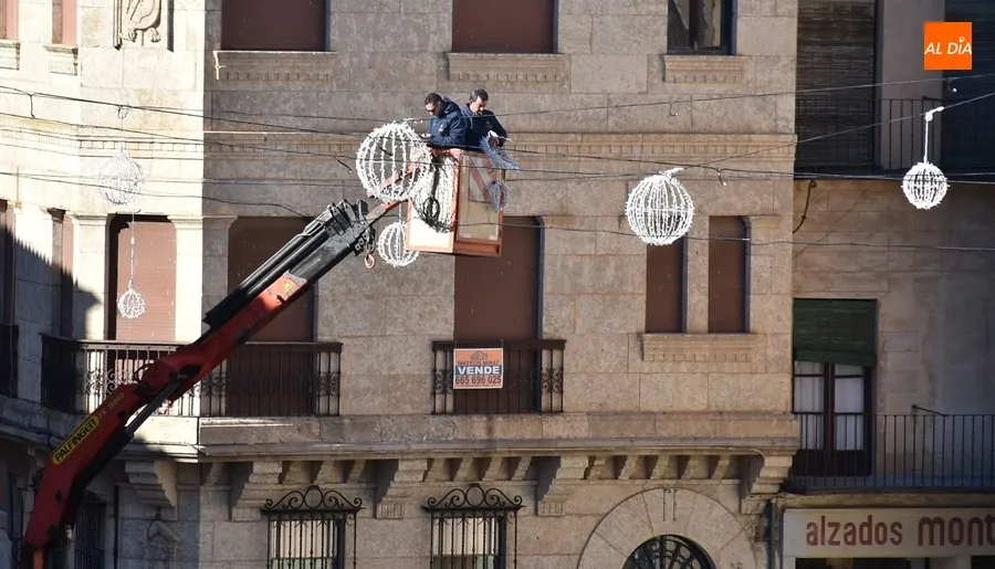 Foto 2 - La Plaza Mayor dice adi&oacute;s a su cielo de esferas