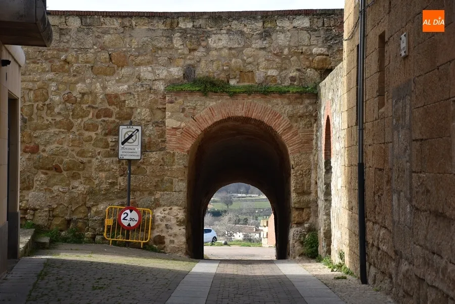 Foto 6 - Reabierta al tr&aacute;fico de veh&iacute;culos la Puerta de San Vicente