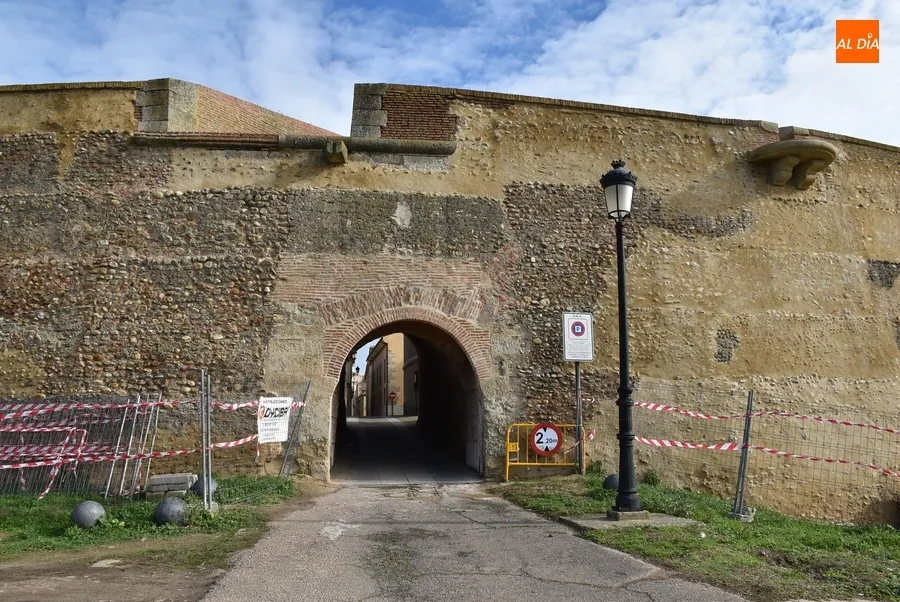 Foto 5 - Reabierta al tr&aacute;fico de veh&iacute;culos la Puerta de San Vicente