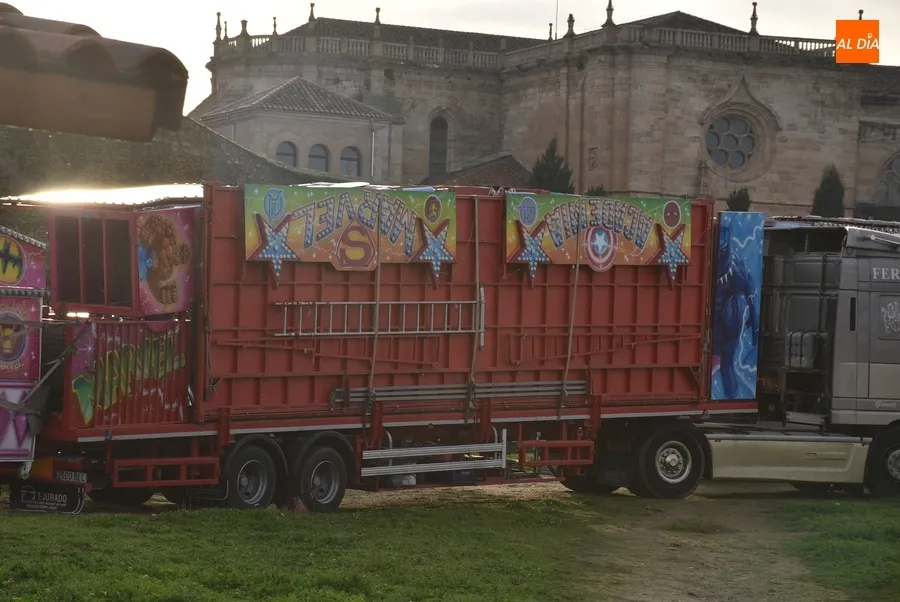 Foto 8 - La Perla Negra inicia su singladura en pleno carrusel de llegada de atracciones