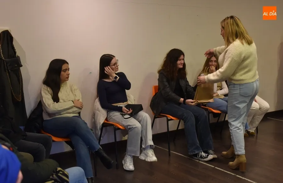 Foto 3 - C&aacute;lida bienvenida a las j&oacute;venes de Chequia y Eslovaquia que van a estudiar en el IES Fray Diego