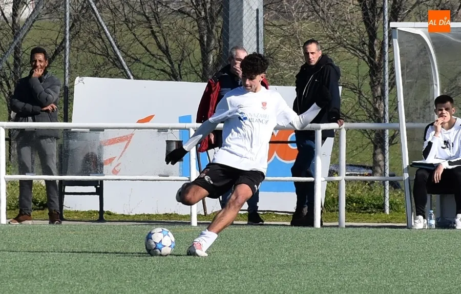 Foto 2 - Luchado empate sin goles del Cadete del Ciudad Rodrigo ante un rival de la zona noble