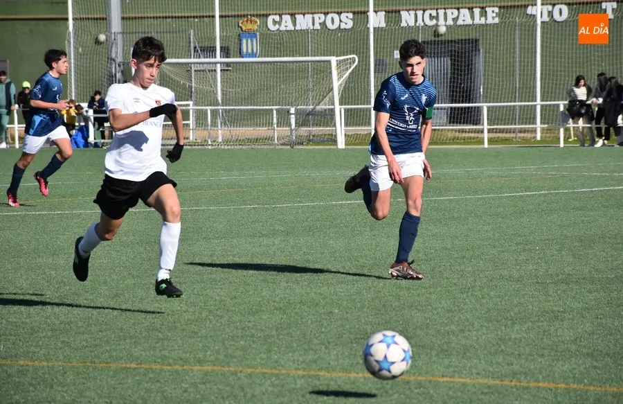 Foto 3 - Luchado empate sin goles del Cadete del Ciudad Rodrigo ante un rival de la zona noble