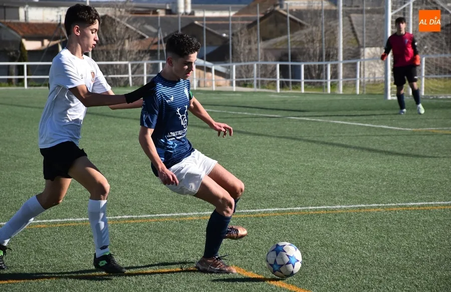 Foto 4 - Luchado empate sin goles del Cadete del Ciudad Rodrigo ante un rival de la zona noble