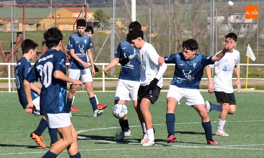 Foto 5 - Luchado empate sin goles del Cadete del Ciudad Rodrigo ante un rival de la zona noble