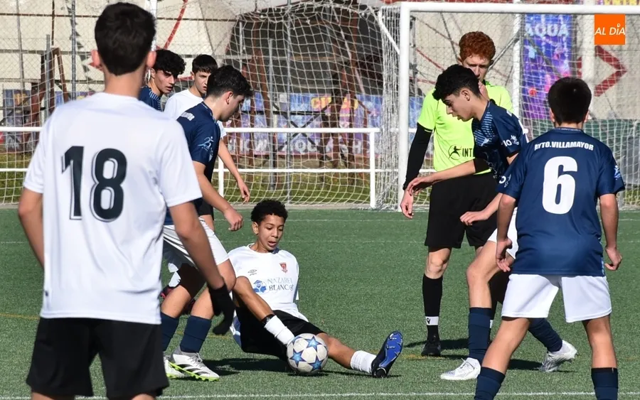 Foto 6 - Luchado empate sin goles del Cadete del Ciudad Rodrigo ante un rival de la zona noble