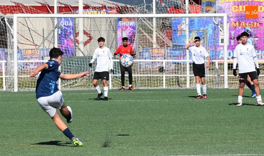 Foto 7 - Luchado empate sin goles del Cadete del Ciudad Rodrigo ante un rival de la zona noble