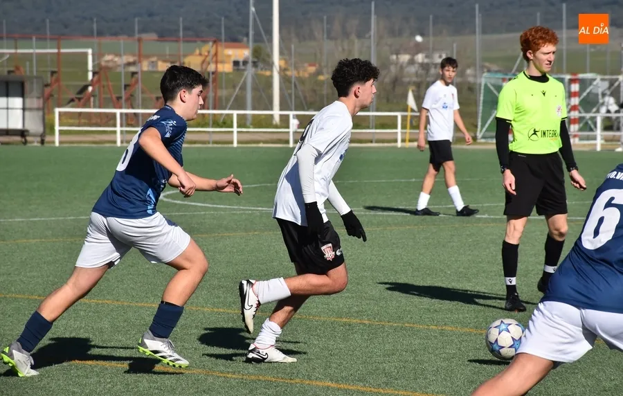Foto 8 - Luchado empate sin goles del Cadete del Ciudad Rodrigo ante un rival de la zona noble