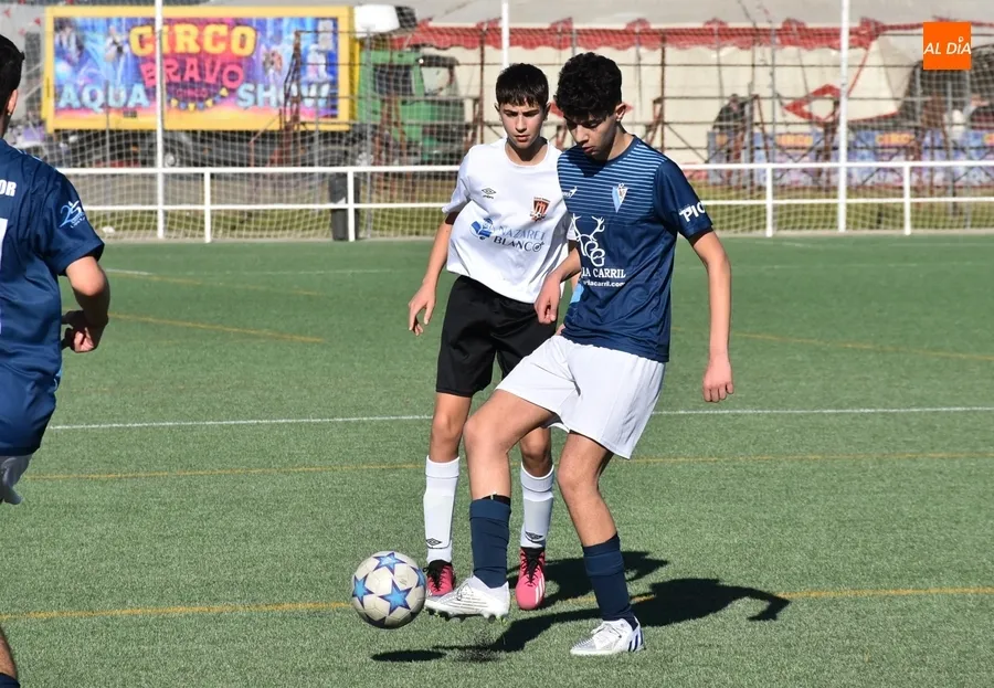 Foto 11 - Luchado empate sin goles del Cadete del Ciudad Rodrigo ante un rival de la zona noble