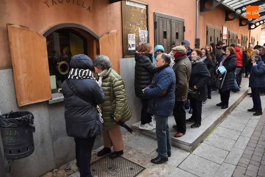 Foto 4 - Los fieles de la Rondalla anticipan el madrug&oacute;n a las 5.15 horas al adelantarse el reparto