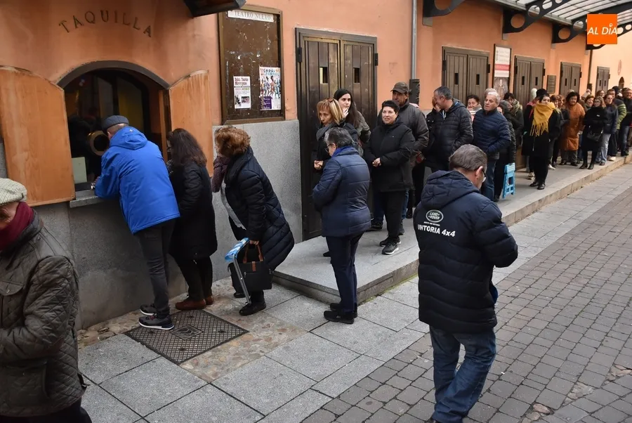 Foto 5 - Los fieles de la Rondalla anticipan el madrug&oacute;n a las 5.15 horas al adelantarse el reparto