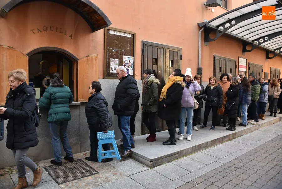 Foto 7 - Los fieles de la Rondalla anticipan el madrug&oacute;n a las 5.15 horas al adelantarse el reparto