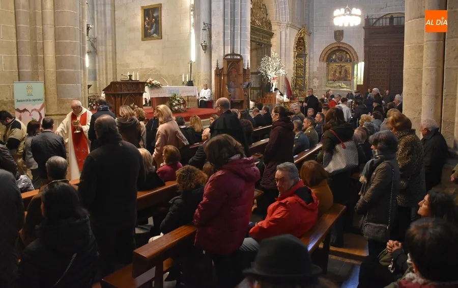 Foto 11 - La Corporaci&oacute;n asiste al completo varios lustros despu&eacute;s a la misa del D&iacute;a de San Sebasti&aacute;n