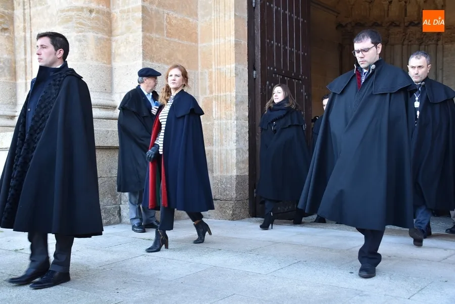 Foto 5 - San Sebasti&aacute;n procesiona por Mir&oacute;briga acompa&ntilde;ado por una multitud pese al fr&iacute;o