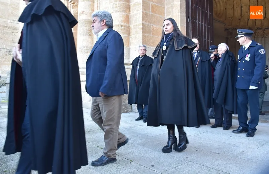 Foto 6 - San Sebasti&aacute;n procesiona por Mir&oacute;briga acompa&ntilde;ado por una multitud pese al fr&iacute;o