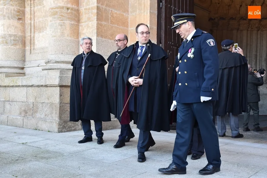 Foto 7 - San Sebasti&aacute;n procesiona por Mir&oacute;briga acompa&ntilde;ado por una multitud pese al fr&iacute;o