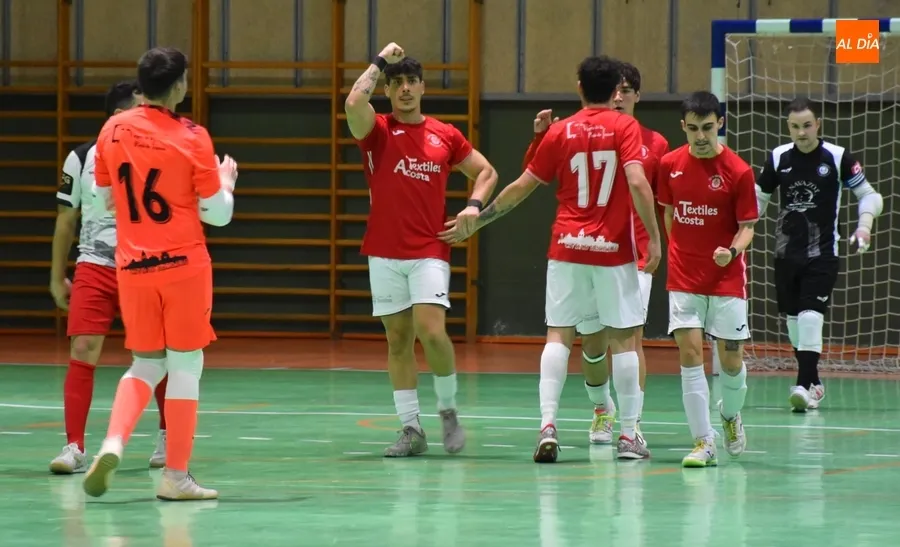 Foto 8 - El III Senior cae en la recta final del derby ante Alhambra