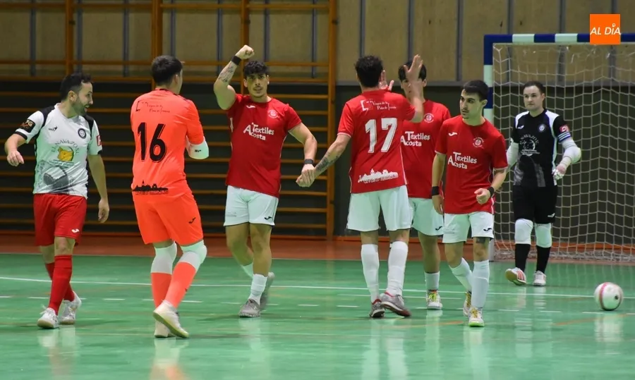 Foto 9 - El III Senior cae en la recta final del derby ante Alhambra