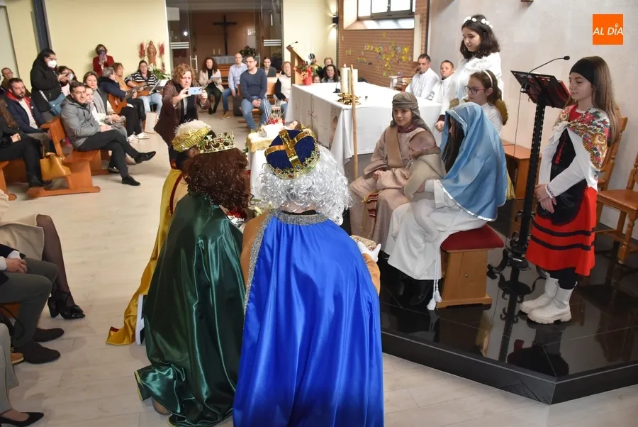 Foto 9 - El Salvador completa su bel&eacute;n viviente en una misa con bautizo incluido