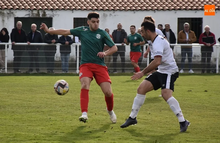 Foto 2 - El Zamora B se confirma como la kryptonita del Ciudad Rodrigo Senior asaltando el Francisco Mateos
