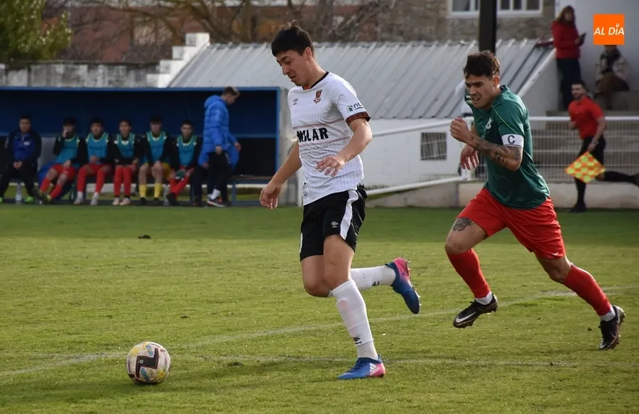 Foto 3 - El Zamora B se confirma como la kryptonita del Ciudad Rodrigo Senior asaltando el Francisco Mateos