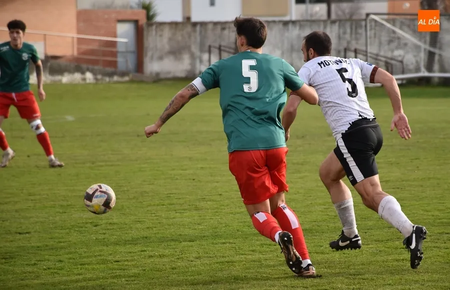 Foto 4 - El Zamora B se confirma como la kryptonita del Ciudad Rodrigo Senior asaltando el Francisco Mateos