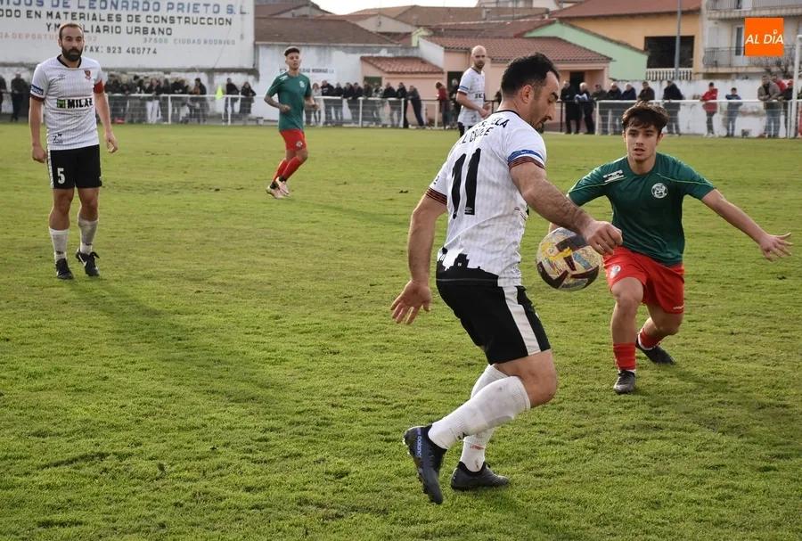 Foto 5 - El Zamora B se confirma como la kryptonita del Ciudad Rodrigo Senior asaltando el Francisco Mateos