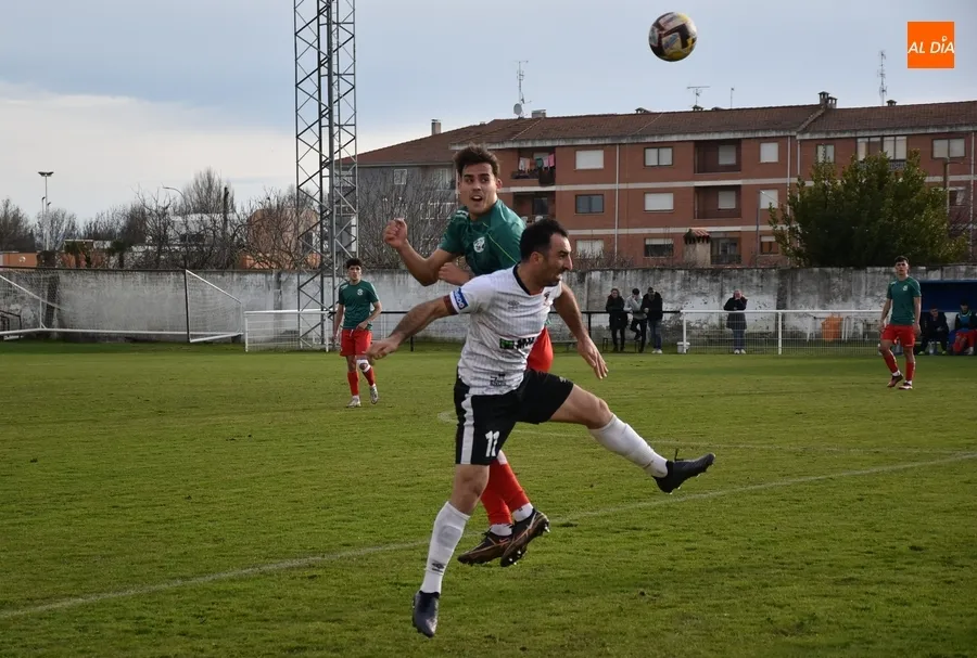 Foto 8 - El Zamora B se confirma como la kryptonita del Ciudad Rodrigo Senior asaltando el Francisco Mateos