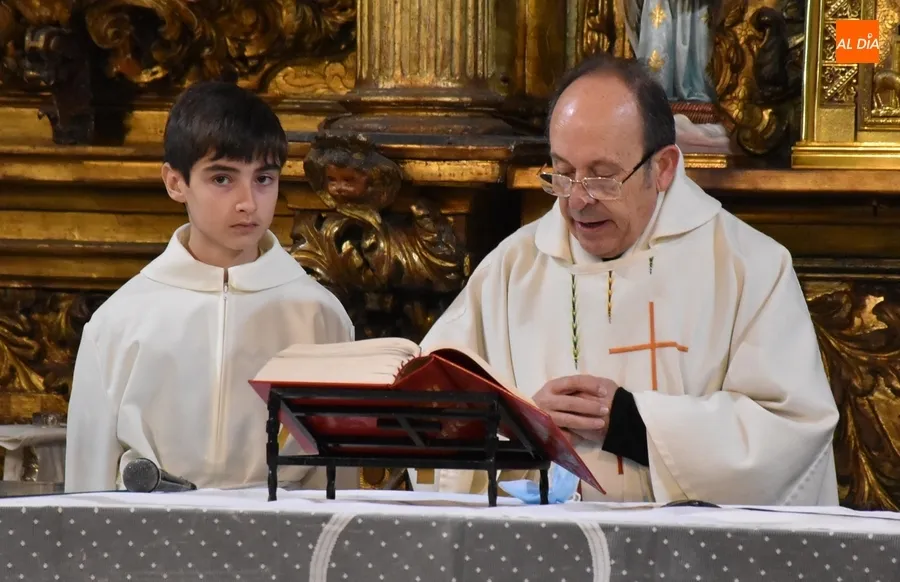 Foto 3 - San Andr&eacute;s recibe entre vivas a unos Reyes Magos cargados de caramelos