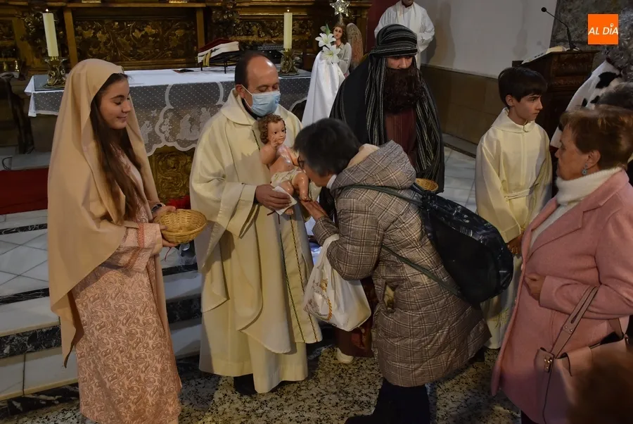 Foto 8 - San Andr&eacute;s recibe entre vivas a unos Reyes Magos cargados de caramelos